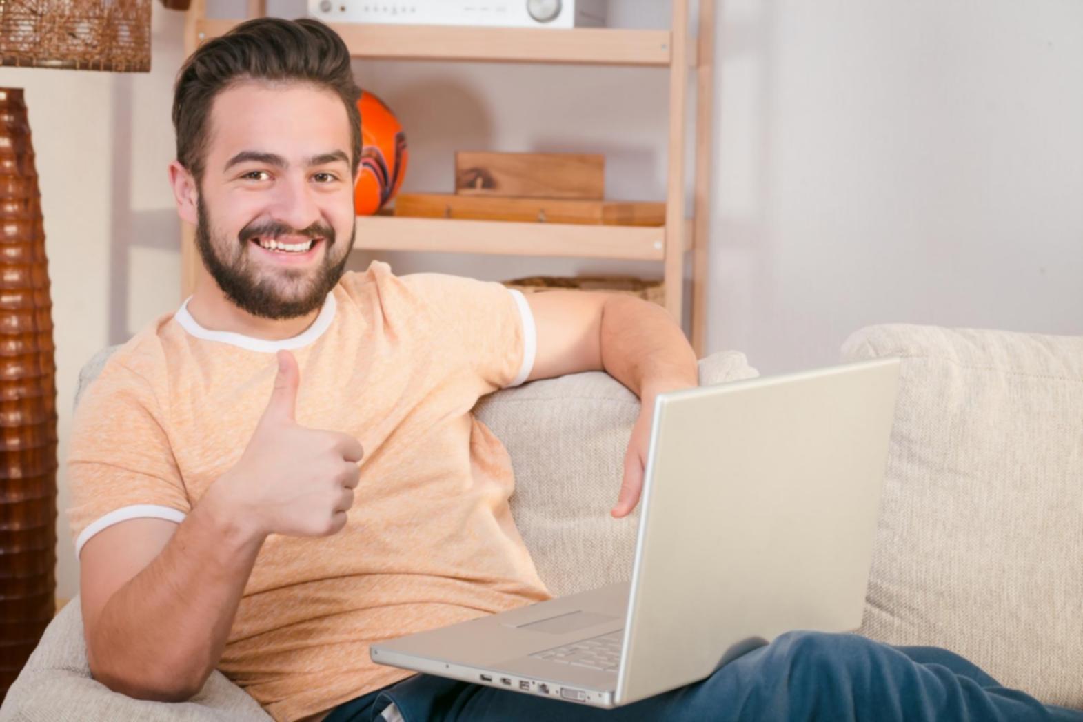 Environnement de travail avec documents financiers